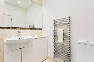 Salle de bains dans l'établissement Veeve - Charming Hampstead Apartment