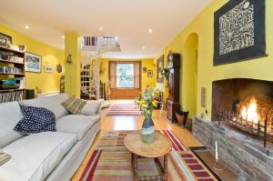 a living room with a couch and a fireplace at Veeve - Boho Charm in London