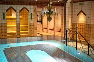 Bazén v ubytování Hotell Havanna nebo v jeho okolí