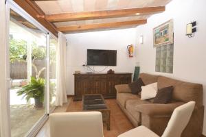 a living room with a couch and a tv at Villa Llimona in Alcudia