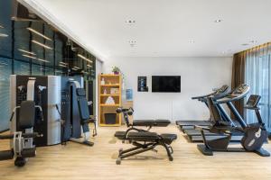 a gym with treadmills and exercise equipment in a room at Innside By Melia Zhengzhou in Zhengzhou
