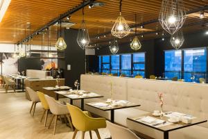 郑州合盛怡思得酒店餐厅或其他用餐的地方