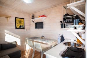 Kuchyňa alebo kuchynka v ubytovaní Fox House Tisá / Rájec