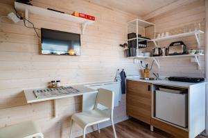 Kuchyňa alebo kuchynka v ubytovaní Fox House Tisá / Rájec
