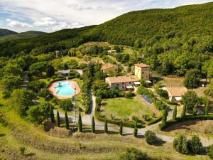 an estate in the hills with a swimming pool at Il Doccino in Riparbella