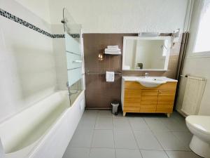 Ett badrum på Hotel Italia