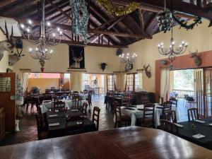 Εστιατόριο ή άλλο μέρος για φαγητό στο Waterfall Safari Lodge