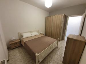 Postel nebo postele na pokoji v ubytování Nice apartment in Alexandroupoli near downtown + 1 fotografie