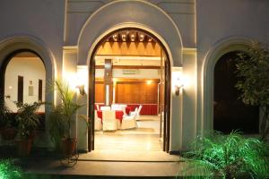 Hotel Pushap Palace的休息区