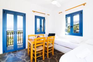 Posteľ alebo postele v izbe v ubytovaní Okirroi Villas Chersonissos + 37 fotografií