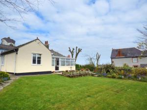 a house with a lawn in front of it at Hafod Cottage in Cemaes Bay