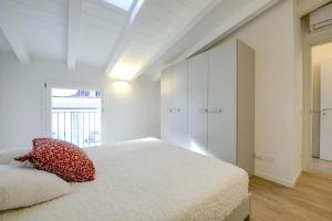 A bed or beds in a room at Maison Bellini number 3 Még 37 kép