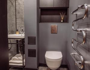 a bathroom with a toilet and a sink at Trumpalaikė nuoma Telšiuose in Telšiai