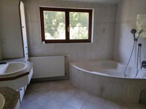 Koupelna v ubytování Haus Zurrik