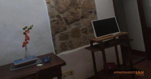 a room with a desk with a laptop on a table at Appartamento Liliana e Ludovica 1 in Pitigliano