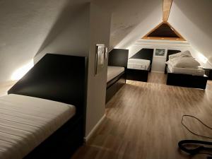 Postel nebo postele na pokoji v ubytování Komfortable Apartments in der Villa Eule