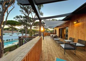 The swimming pool at or close to Apartamentos Biopasivos Living Pura Madera