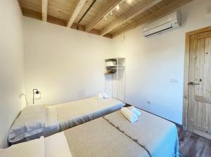 A bed or beds in a room at Apartamentos Biopasivos Living Pura Madera