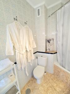 Ванная комната в AA Guest - The Golden Sea Views Eco Apartment