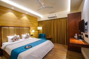 Un pat sau paturi într-o cameră la Hotel El Magnifico