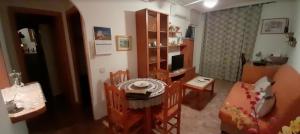 a living room with a table and a dining room at Apartamentos La Paz VIII in Torrevieja