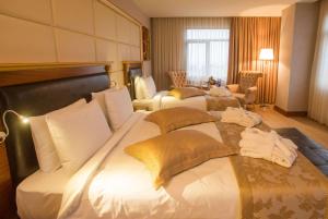 Llit o llits en una habitació de Wyndham Batumi