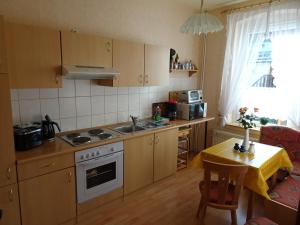 Kuchyň nebo kuchyňský kout v ubytování Ferienwohnung Böhnstedt