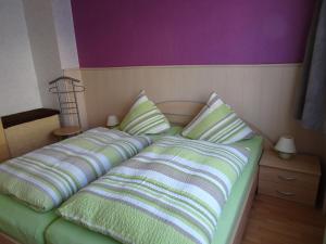 Postel nebo postele na pokoji v ubytování Ferienwohnung Böhnstedt + 29 fotografií