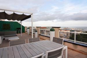 a balcony with a table and chairs on a roof at Ático de lujo con vistas al mar in Sant Carles de la Ràpita