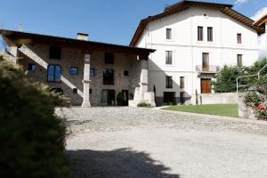 a large white building with a stone driveway at Mas d'Aravó in Bolvir