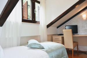 En eller flere senge i et værelse på Villa Franica