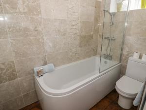 Koupelna v ubytování Cornerways + 29 fotografií