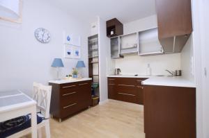 Kuchyňa alebo kuchynka v ubytovaní Victus Apartamenty, Apartament Family&Friends