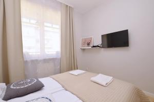 Televízia a/alebo spoločenská miestnosť v ubytovaní Victus Apartamenty, Apartament Family&Friends