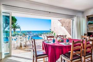 a dining room with a table and a view of the ocean at Villa Oceano in Patroves