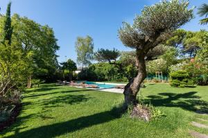 Bazén v ubytování Doppelhaus Villa Casa Alpe Adria nebo v jeho okolí