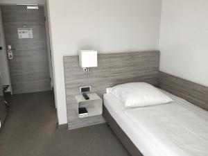 Ein Bett oder Betten in einem Zimmer der Unterkunft Hotel Schweizer Hof