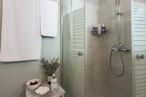 Kúpeľňa v ubytovaní Terra e Mare Seaview Villa with Private Pool & Beach access
