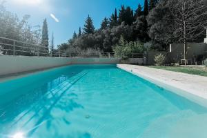 Bazén v ubytovaní Terra e Mare Seaview Villa with Private Pool & Beach access alebo v jeho blízkosti