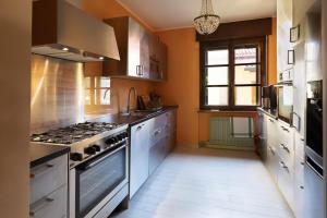 Kuchyň nebo kuchyňský kout v ubytování Doppelhaus Villa Casa Alpe Adria