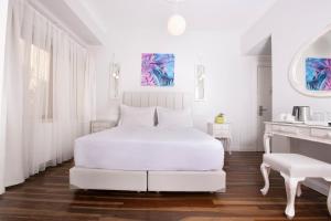 מיטה או מיטות בחדר ב-Ascot Hotel Büyükada