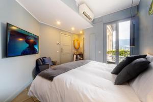 Postel nebo postele na pokoji v ubytování Bello!Lake Como Suites