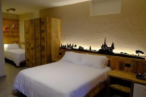 Llit o llits en una habitació de Arlette Chambres d'Hôtes