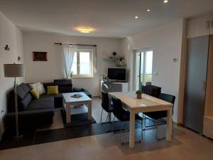 Posezení v ubytování Gavza Sky View Apartment