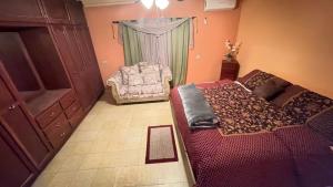 a bedroom with a bed and a dresser and a chair at Brenda alicia in Puerto Peñasco