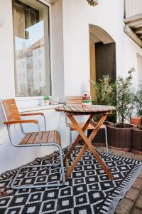 a wooden table and two chairs on a balcony at Gemütliche FeWo mit Balkon in Leipzig