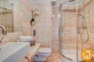 a bathroom with a shower and a toilet and a sink at Apartamenty Marea - visitopl in Międzyzdroje