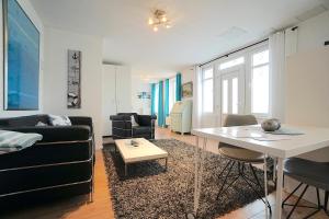 Posezení v ubytování Ferienwohnung Kajüte am Borbyer Kurpark von Eckernförde