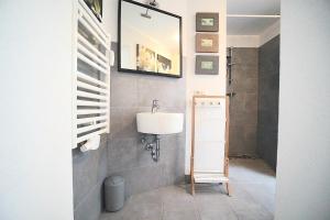Fotografie z fotogalerie ubytování Ferienwohnung Kajüte am Borbyer Kurpark von Eckernförde v destinaci Eckernförde