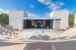 a building with a mural on the side of it at HOTEL BARONE DI MARE in Torre dell'Orso